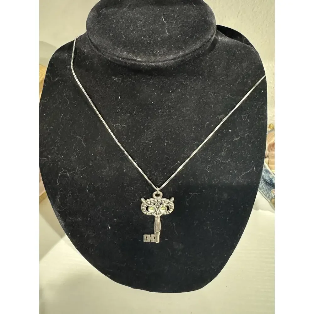 Beautiful Vintage Owl Key Necklace Pendant Gold Tone Chain